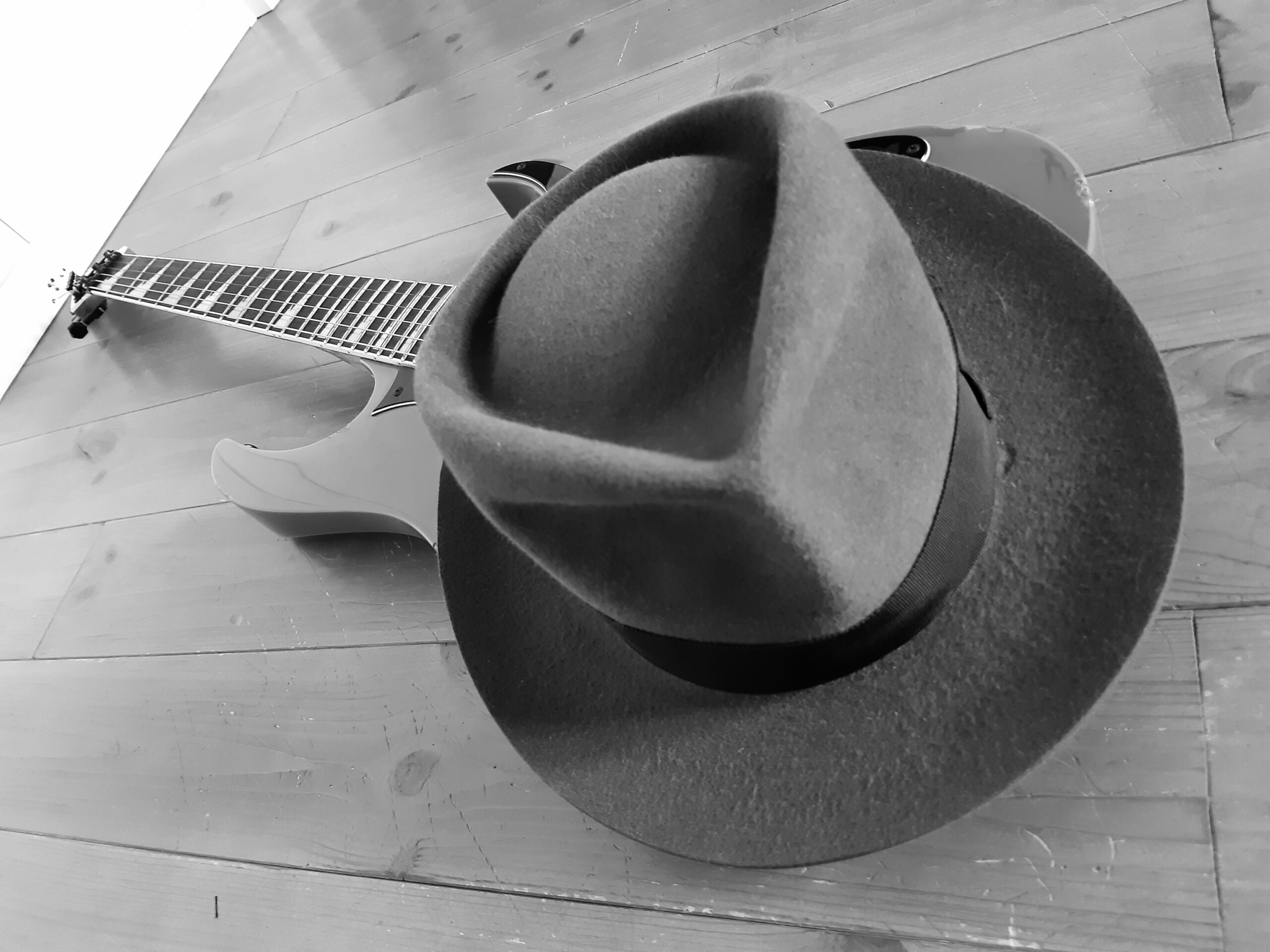 Read more about the article Sztuka dokładnego pomiaru obwodu głowy — pierwszy krok do idealnego kapelusza na zamówienie